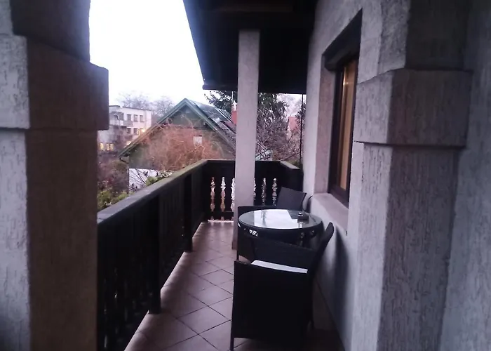 Pokoj W Domu Z Duzym Ogrodem
