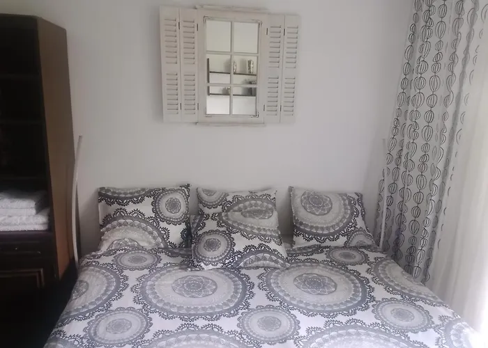 Pokoj W Domu Z Duzym Ogrodem