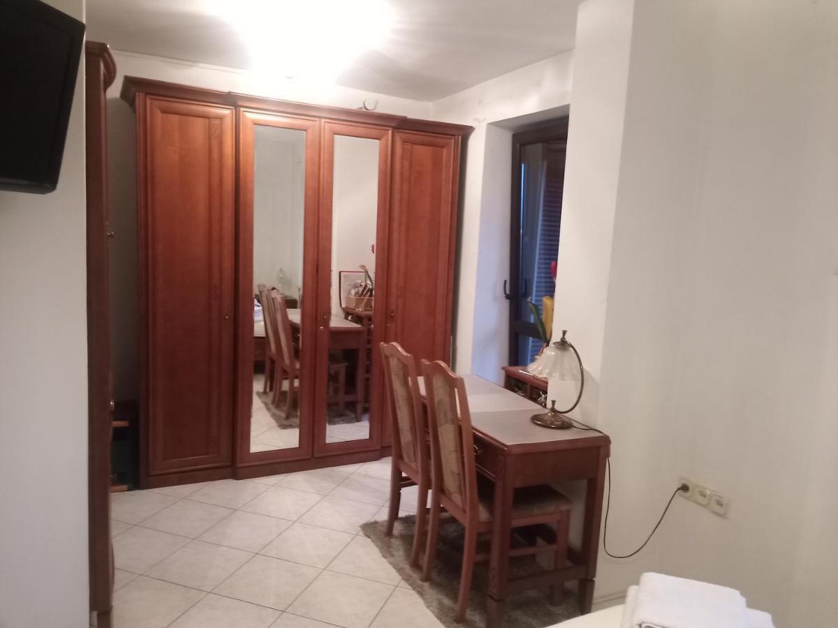 W Domu Z Duzym Ogrodem Homestay *