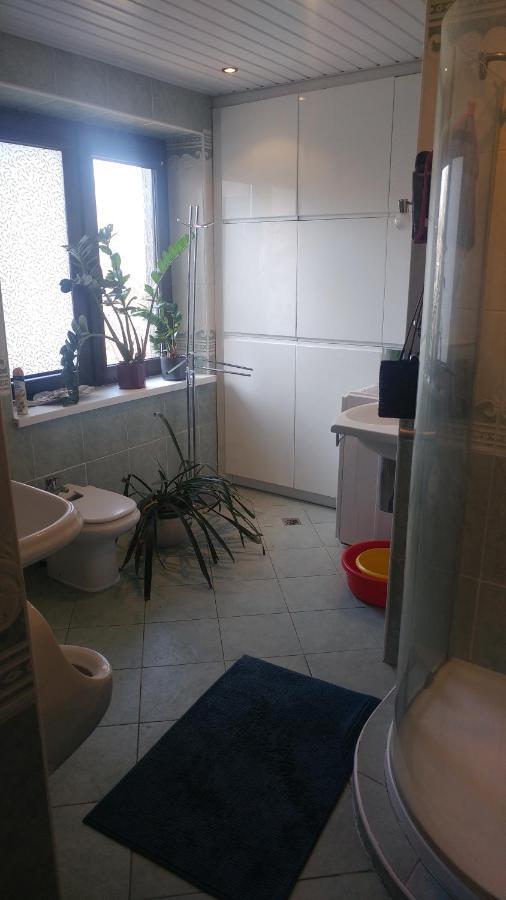 W Domu Z Duzym Ogrodem Privatunterkunft Krakau
